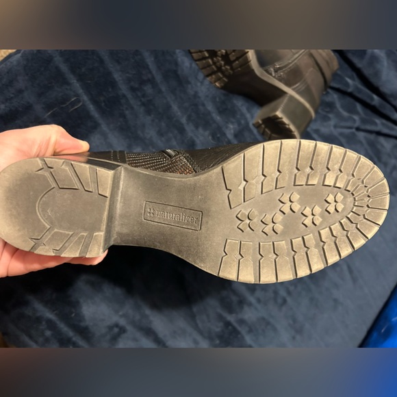 Size 11 wide naturalizer ankle boots - Picture 2 of 9